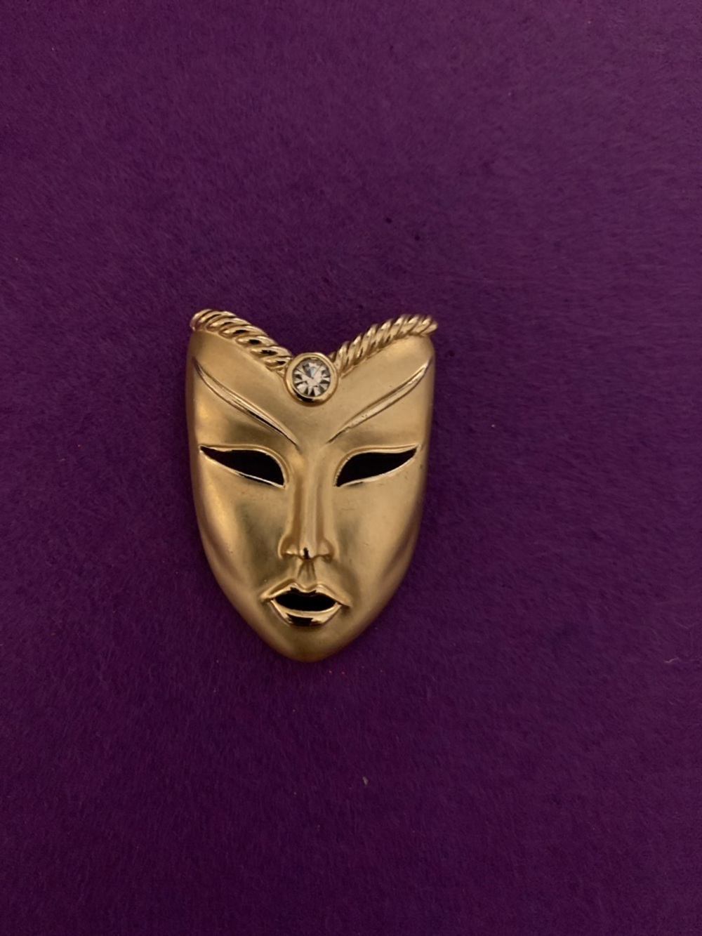 Gold Mask Brooch with Rhinestone Accent - Picture 4 of 5